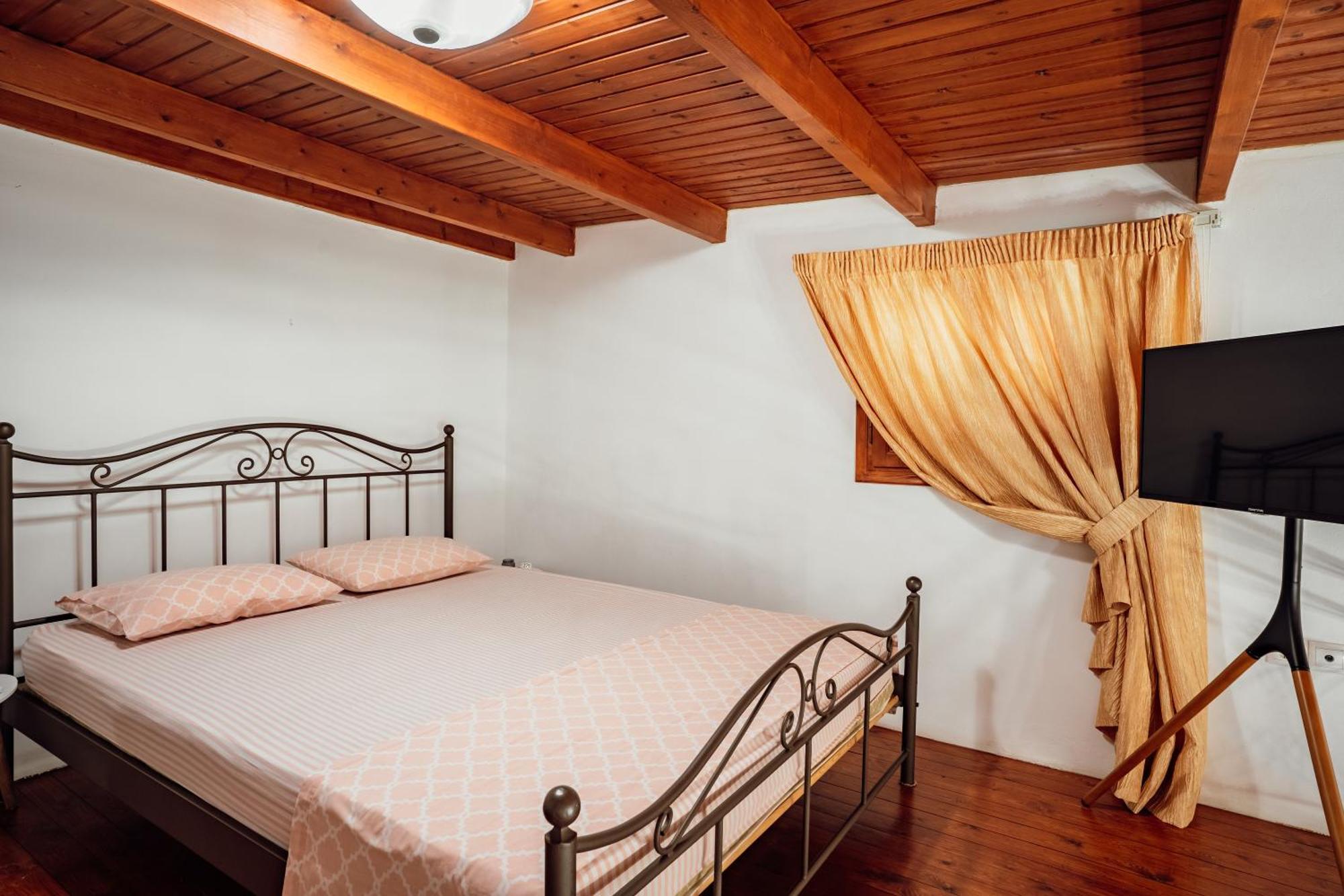 Dm Elegant And Charming Villa Foinikiá Extérieur photo
